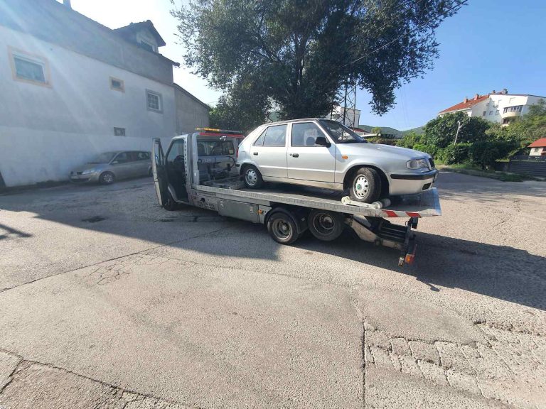 Prijevoz osobnog vozila na platformi